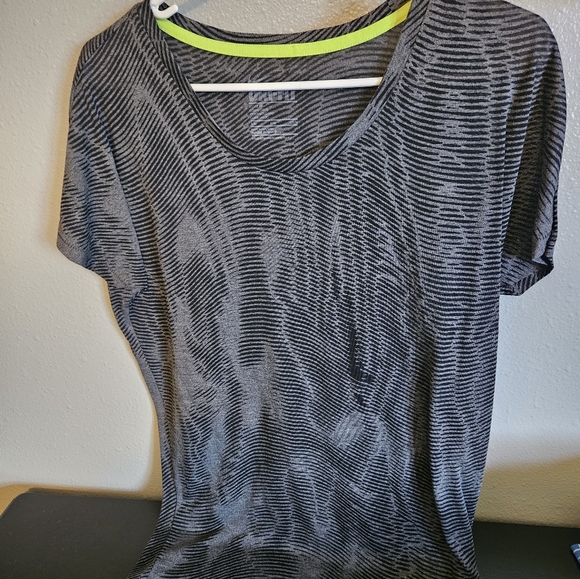 Nike Short Sleeve - Picture 3 of 4